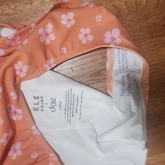 One piece swimsuit - Picture 4 of 5